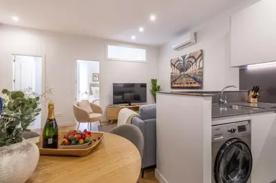 Una cocina o zona de cocina en Chic 2-Bed Apartment in Las Letras Madrid