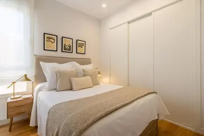 Cama o camas de una habitación en Chic 2-Bed Apartment in Las Letras Madrid