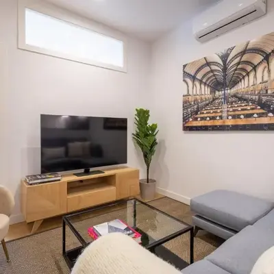 Chic 2-Bed Apartment in Las Letras Madrid