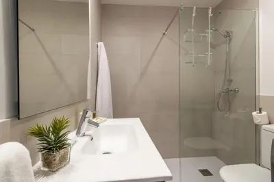 Un baño de Elegant Apartment in Las Letras