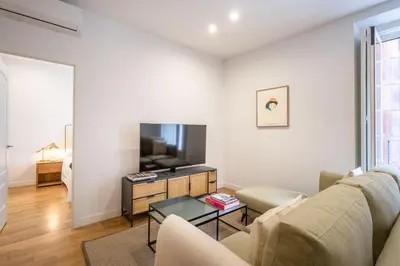 Una televisión o centro de entretenimiento en Elegant Apartment in Las Letras