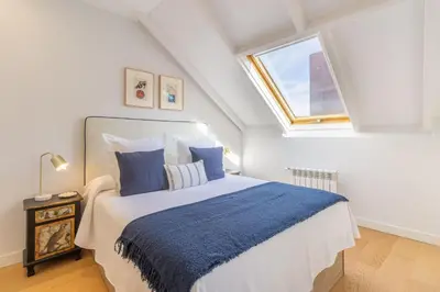 Cama o camas de una habitación en Charming Attic with Terrace in Las Letras