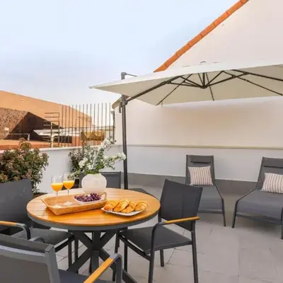 Charming Attic with Terrace in Las Letras