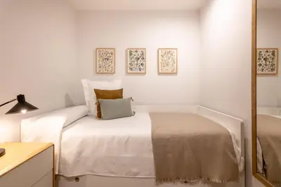 Cama o camas de una habitación en Charming City-Center Duplex in Madrid