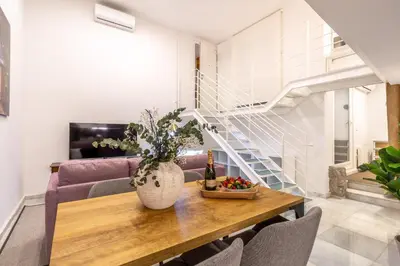 Una cocina o zona de cocina en Charming City-Center Duplex in Madrid