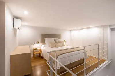 Cama o camas de una habitación en Charming City-Center Duplex in Madrid