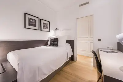 Cama o camas de una habitación en Spectacular 3-Bed Apartment in Central Madrid