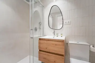 Un baño de Central Cozy -1Bedroom 1Bath-Tirso de Molina