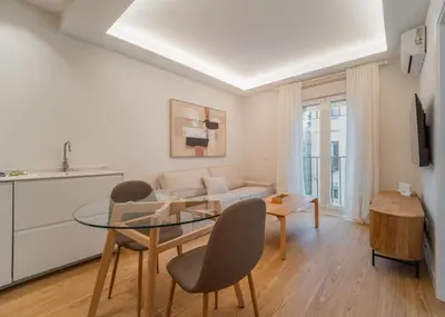 Una televisión o centro de entretenimiento en Central Cozy -1Bedroom 1Bath-Tirso de Molina