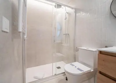 Un baño de Modern bright - 1Bedroom 1Bath-Malasaña