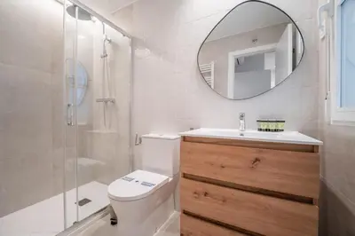 Un baño de Modern bright - 1Bedroom 1Bath-Malasaña