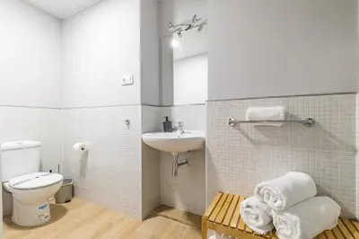 Un baño de Heima Madrid en las Letras. Alquiler temporal