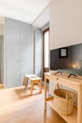 Una televisión o centro de entretenimiento en Heima Madrid en las Letras. Alquiler temporal