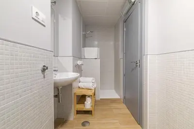 Un baño de Heima Madrid en las Letras. Alquiler temporal
