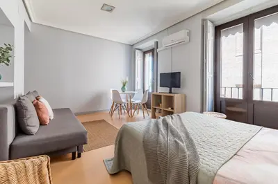 Una televisión o centro de entretenimiento en Heima en las Letras 2D. Alquiler temporal