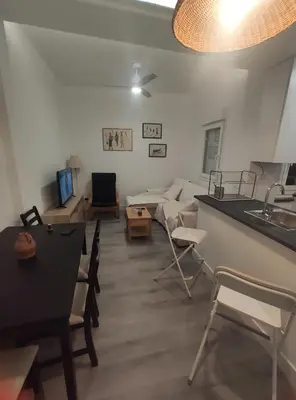Una televisión o centro de entretenimiento en Argüelles
