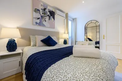 Cama o camas de una habitación en FER55D - Amplio piso 3 dormitorios en Moncloa, Madrid - Alquiler temporal