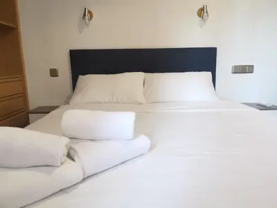Cama o camas de una habitación en Amplio apartamento situado a 10 minutos del Retiro