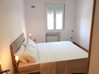 Cama o camas de una habitación en Amplio apartamento situado a 10 minutos del Retiro