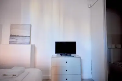 Una televisión o centro de entretenimiento en Apartamento en zona de Comillas, Madrid