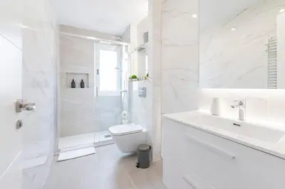 Un baño de Spacious and very bright in Prosperidad