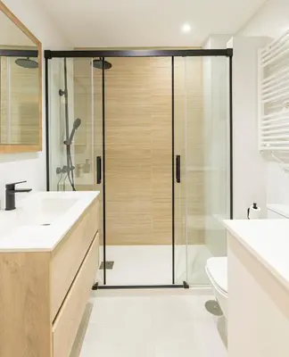Un baño de Spacious apartment 15 minutes from Puerta del Sol