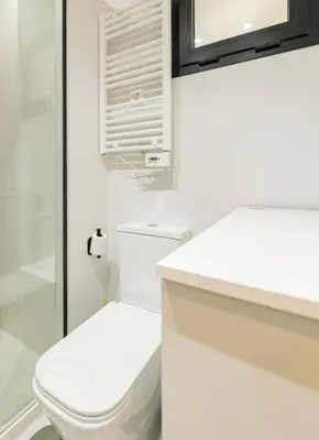 Un baño de Spacious apartment 15 minutes from Puerta del Sol