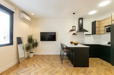 Una cocina o zona de cocina en Spacious apartment 15 minutes from Puerta del Sol
