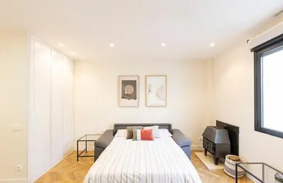 Cama o camas de una habitación en Spacious apartment 15 minutes from Puerta del Sol