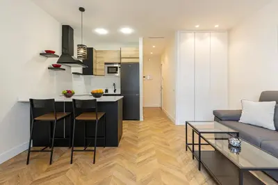 Una cocina o zona de cocina en Spacious apartment 15 minutes from Puerta del Sol