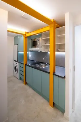 Una cocina o zona de cocina en Coqueto apartamento a 1km Puerta del Sol izq