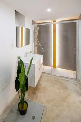Un baño de Coqueto apartamento a 1km Puerta del Sol izq
