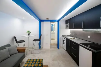 Una cocina o zona de cocina en A charming apartment 1 km from Puerta del Sol dcha