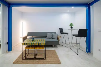 Zona de estar de A charming apartment 1 km from Puerta del Sol dcha