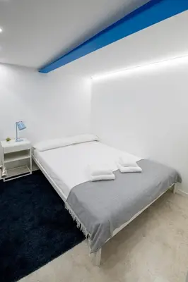 Cama o camas de una habitación en A charming apartment 1 km from Puerta del Sol dcha
