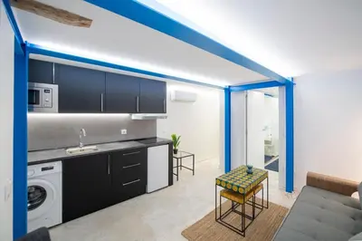 Una cocina o zona de cocina en A charming apartment 1 km from Puerta del Sol dcha