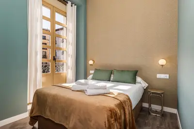 Cama o camas de una habitación en Queen's Puerta del Sol Boutique I - Alojamiento Corta Estancia