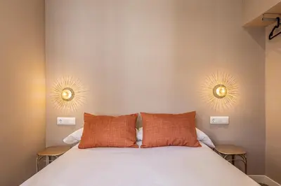 Cama o camas de una habitación en Queen's Puerta del Sol Boutique I - Alojamiento Corta Estancia
