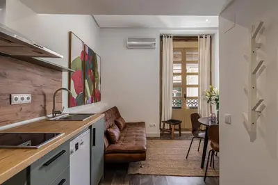 Una cocina o zona de cocina en Queen's Puerta del Sol Boutique I - Alojamiento Corta Estancia
