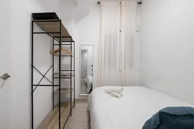 Cama o camas de una habitación en QGZ16 Piso 2 Dormitorios Chamberí Moncloa