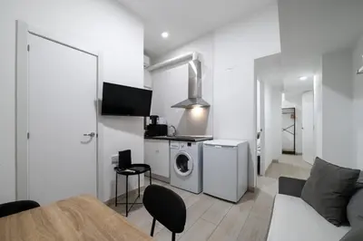 Una televisión o centro de entretenimiento en QGZ16 Piso 2 Dormitorios Chamberí Moncloa