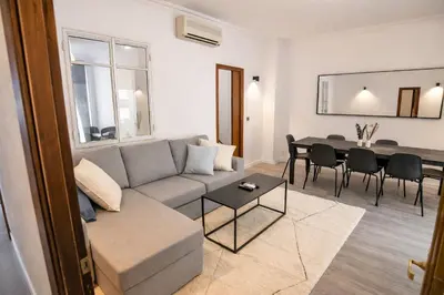 Zona de estar de Contemporary Chic with Terrace & Balcony