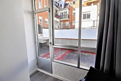 Plano de Contemporary Chic with Terrace & Balcony