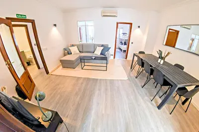 Zona de estar de Contemporary Chic with Terrace & Balcony