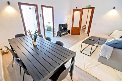 Zona de estar de Contemporary Chic with Terrace & Balcony