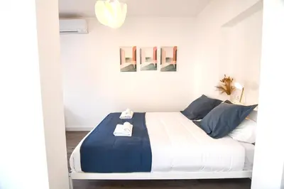Cama o camas de una habitación en Contemporary chic Sun-Drenched Oasis with Terrace