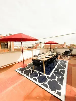 Zona de estar de Contemporary chic Sun-Drenched Oasis with Terrace