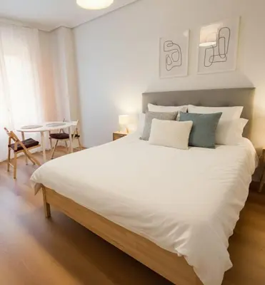 Cama o camas de una habitación en Urban Arniches, junto a Plaza Mayor