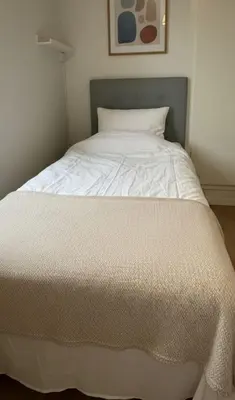 Cama o camas de una habitación en Urban Arniches, junto a Plaza Mayor