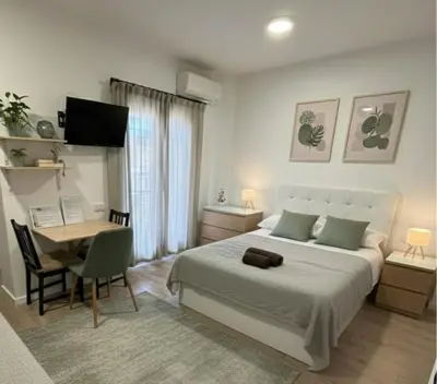 Cama o camas de una habitación en Urban Arniches, junto a Plaza Mayor